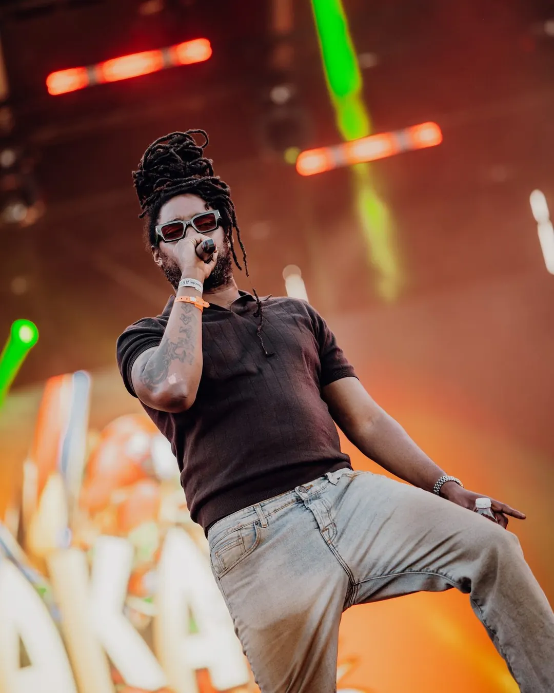 Artiest tijdens een optreden op de mainstage