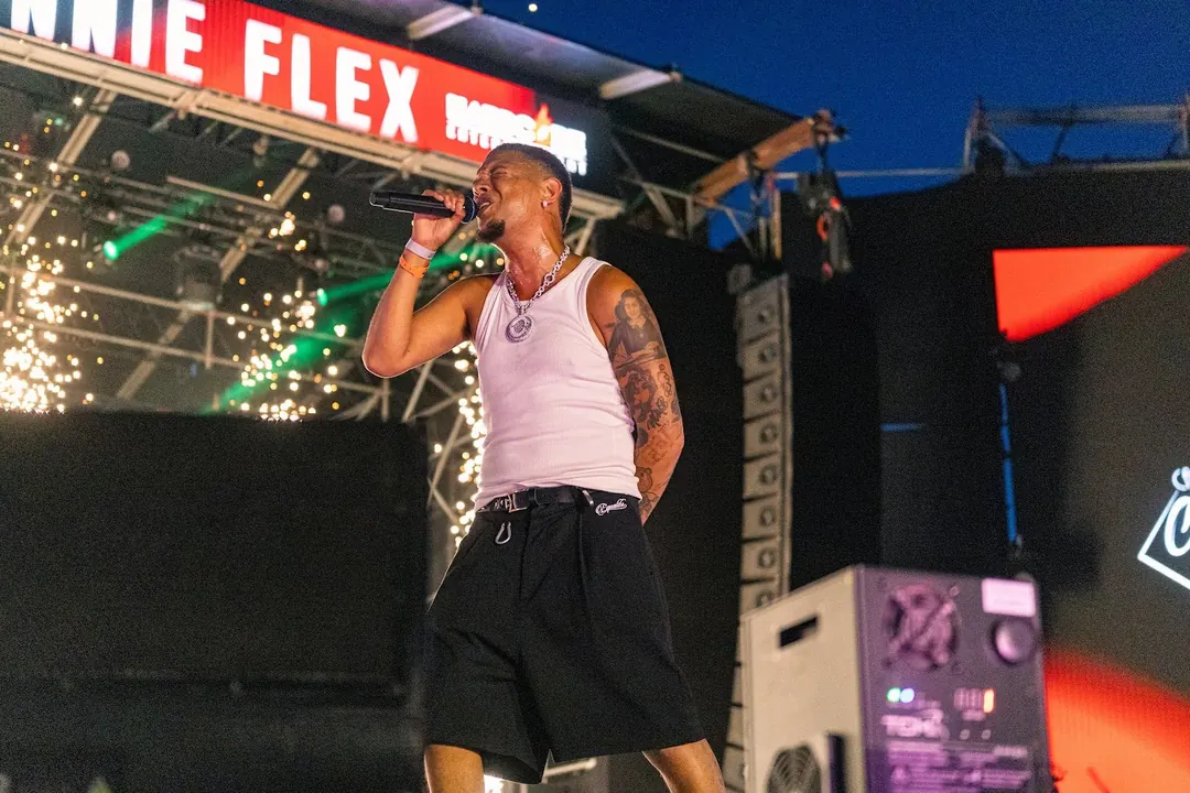 Optreden onder de naam Ronnie Flex op de mainstage van Fawaka Fest