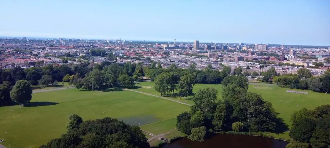 Het Zuiderpark in Den Haag van bovenaf