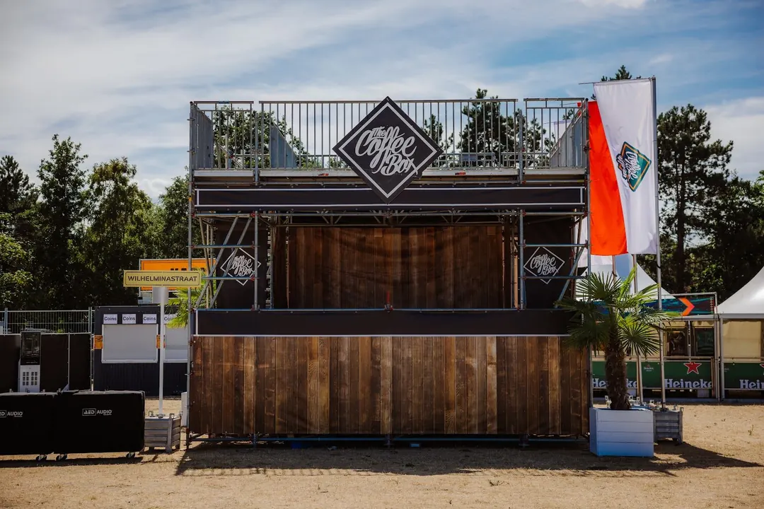 The Coffeebox op het festivalterrein
