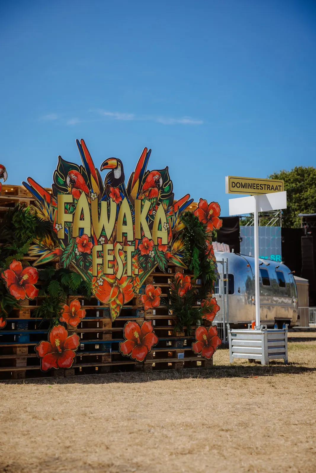 De entree van het festivalterrein
