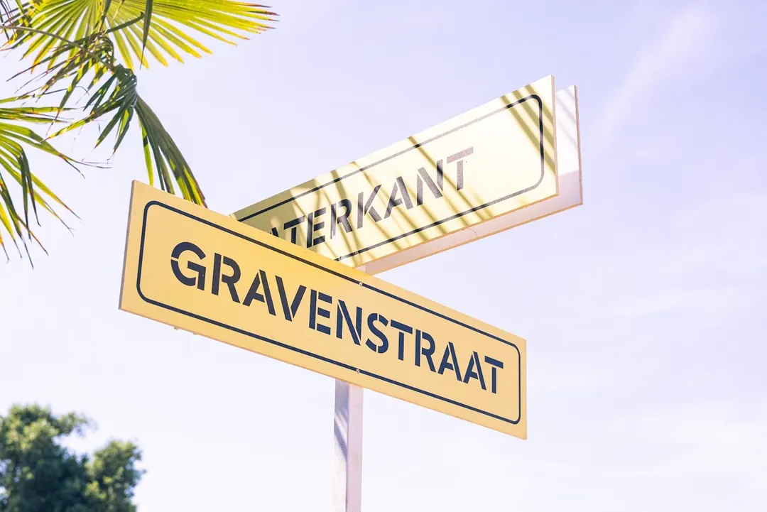 Straatnaambord Gravenstraat op het terrein